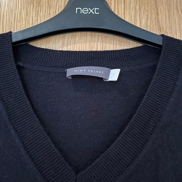 Navy Mint Velvet v neck jumper with detailed sleeves - Picture 2 of 6